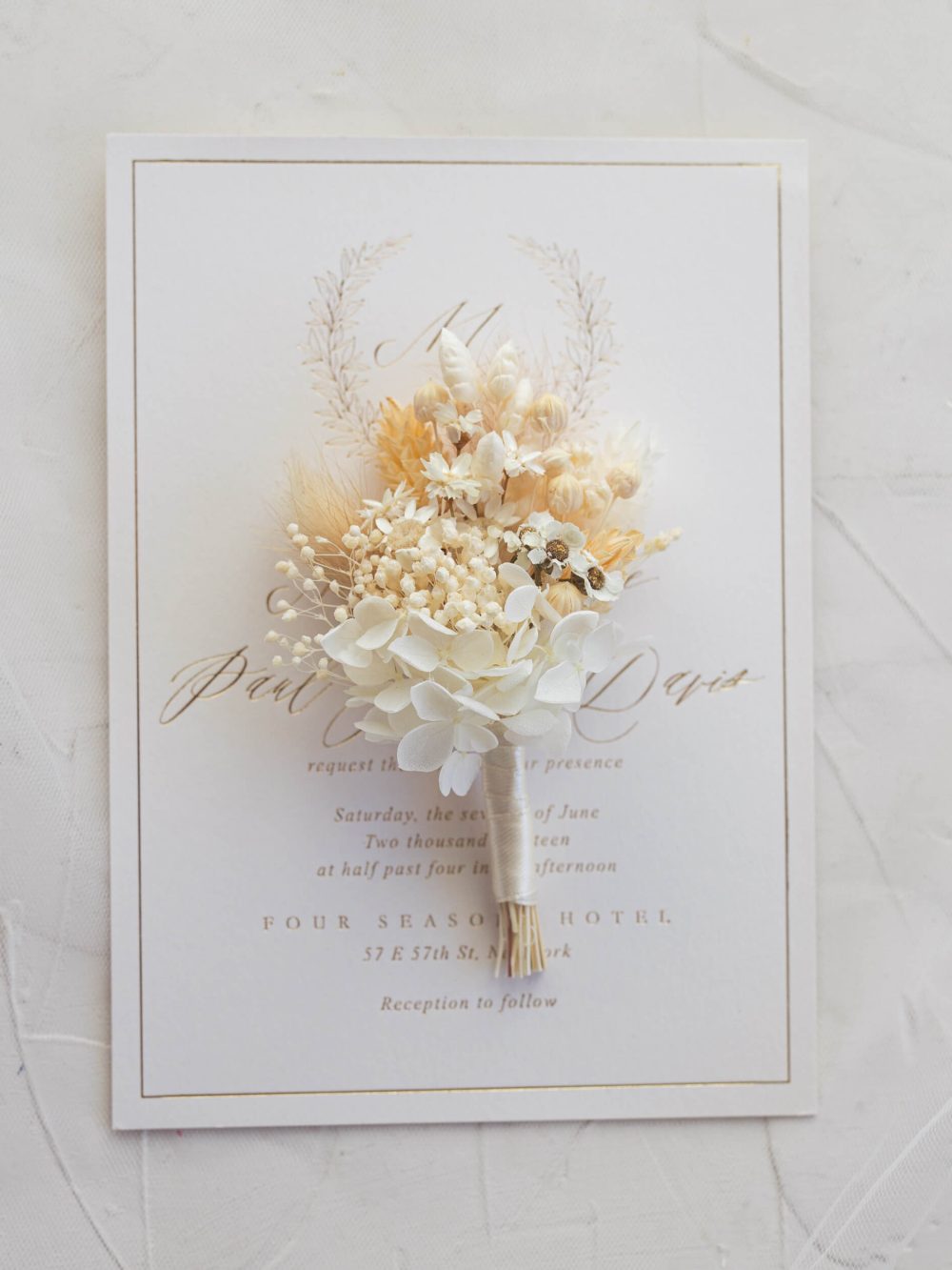 Naprsni šopek - Ecru